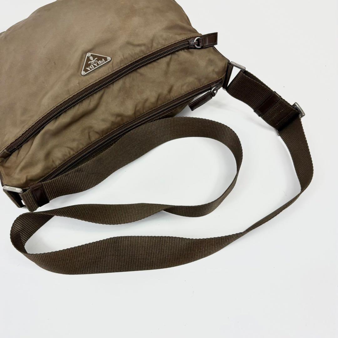 PRADA✨カメラバッグ　プラダ　三角ロゴ　ナイロン　ブラウン　白タグ