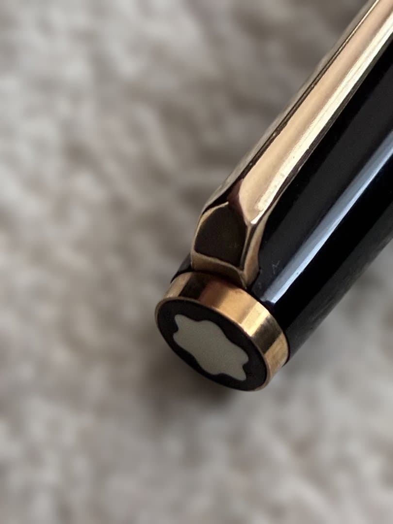 ◾️MONT BLANC モンブラン◾️万年筆◾️黒／金色◾️コンバーター付属◾️