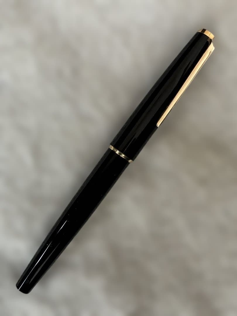 ◾️MONT BLANC モンブラン◾️万年筆◾️黒／金色◾️コンバーター付属◾️