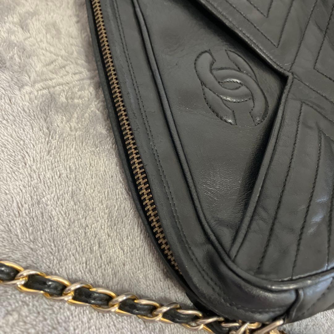 CHANEL ブラック ショルダーバッグ タッセル付き