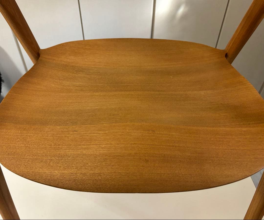 宮崎椅子製作所　DC09 定価　165,440円～（税込）　材質不明です