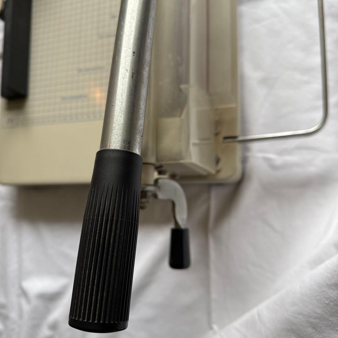 A4対応 手動式裁断機 グリッド付き