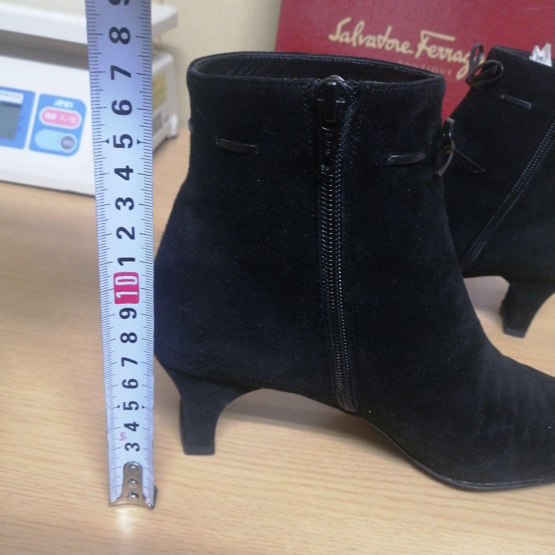 Salvatore Ferragamo 黒 スエード ショートブーツ