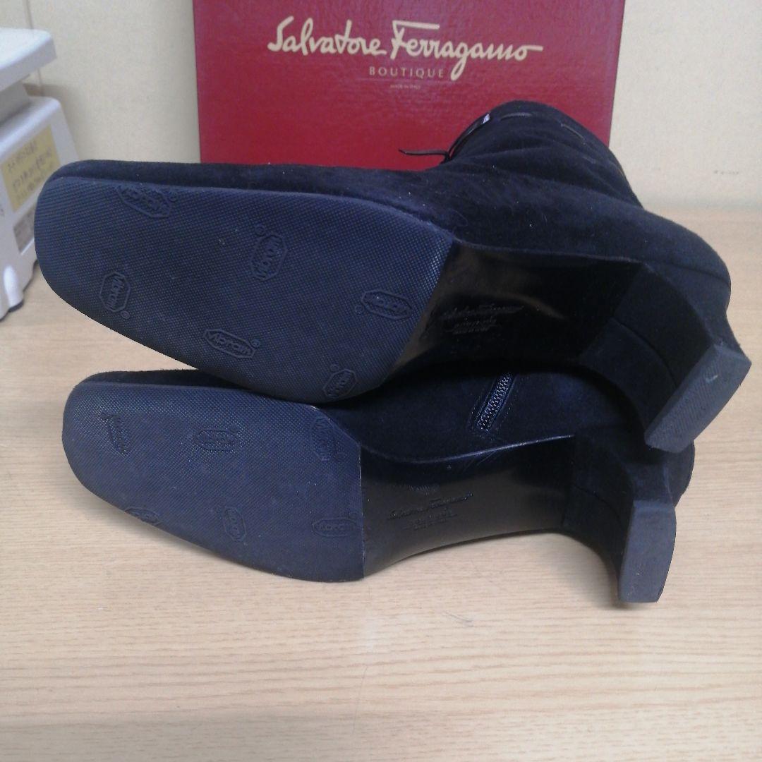 Salvatore Ferragamo 黒 スエード ショートブーツ