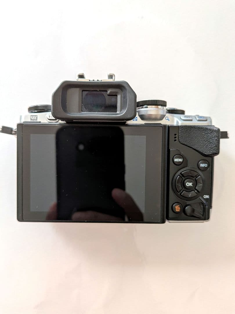 OLYMPUS OM-D E-M10 (USED) 本体のみ