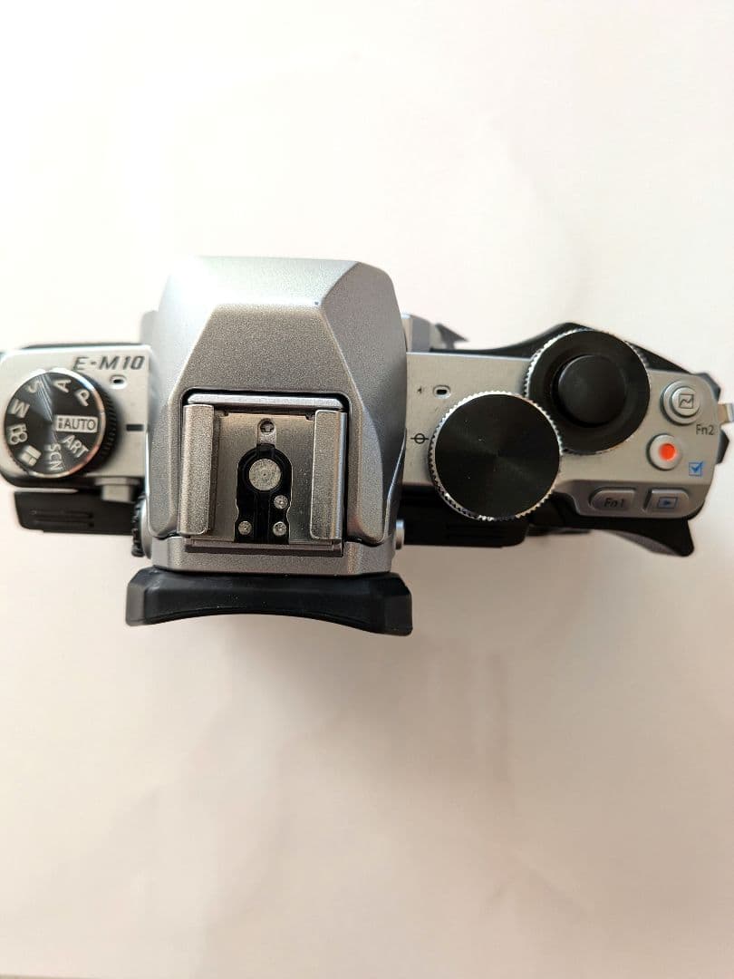 OLYMPUS OM-D E-M10 (USED) 本体のみ