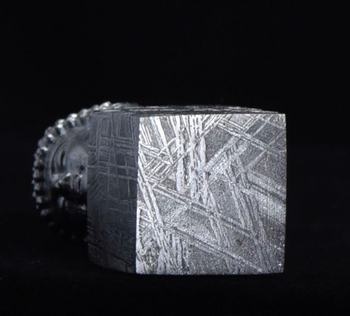 ムオニナルスタ隕石 ムオニオナルスタ隕石 置物　鉄隕石 大仏  印鑑