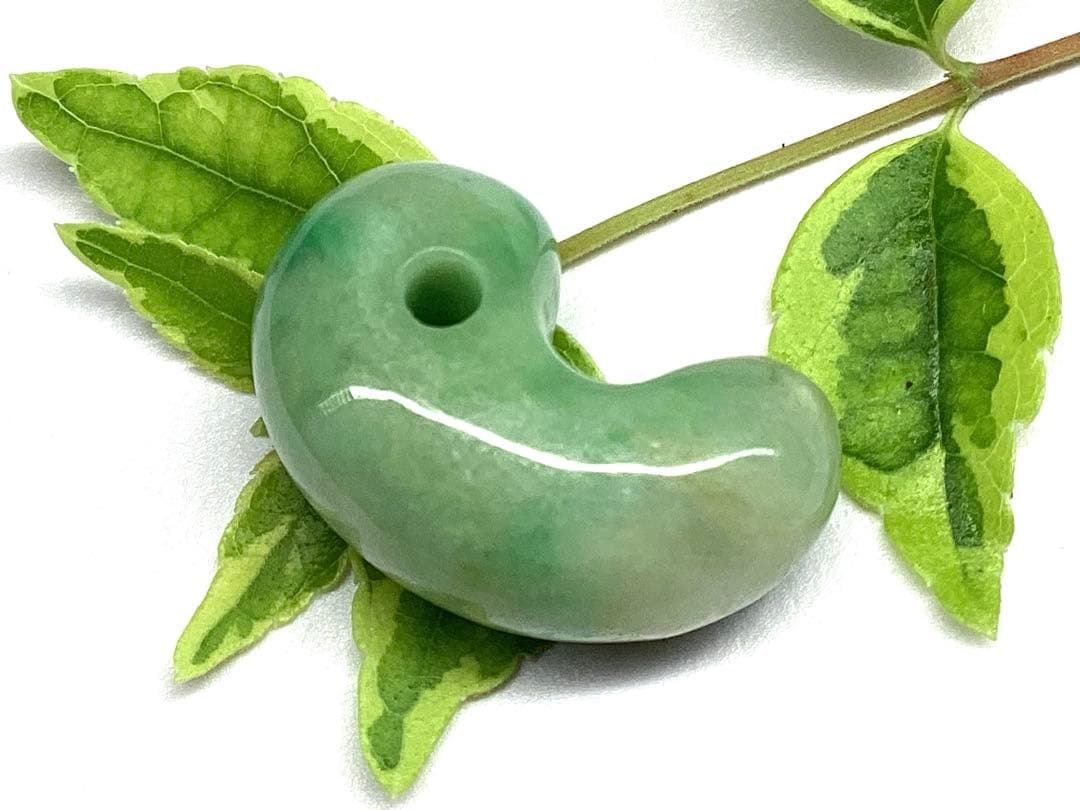 今回の原石大当たり極上*氷*糸魚川翡翠勾玉アイスジェイド幸運御守りソーティング付