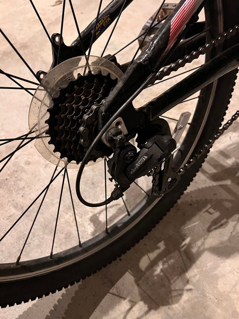 GT Stomperジュニアスポーツバイク 黒と赤