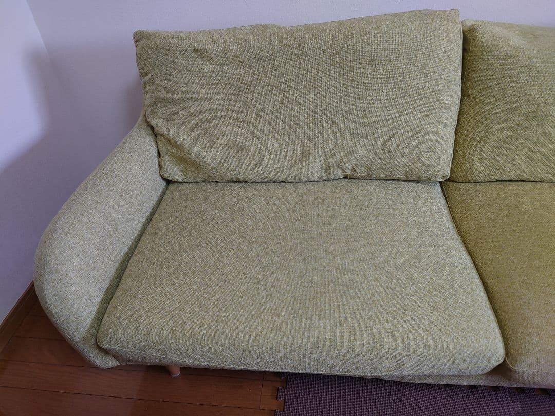 ライトグリーン ３人掛けソファ