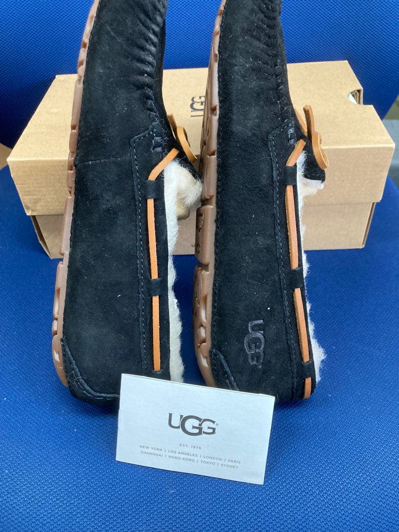 新品・未使用‼️UGG アグ ダコタ シープスキン モカシンスリッポン 5612