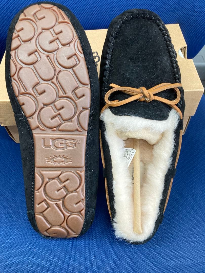 新品・未使用‼️UGG アグ ダコタ シープスキン モカシンスリッポン 5612