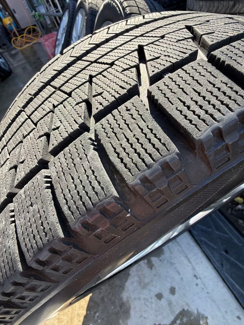 ブリヂストン スタッドレスタイヤ 18インチ235/50R18