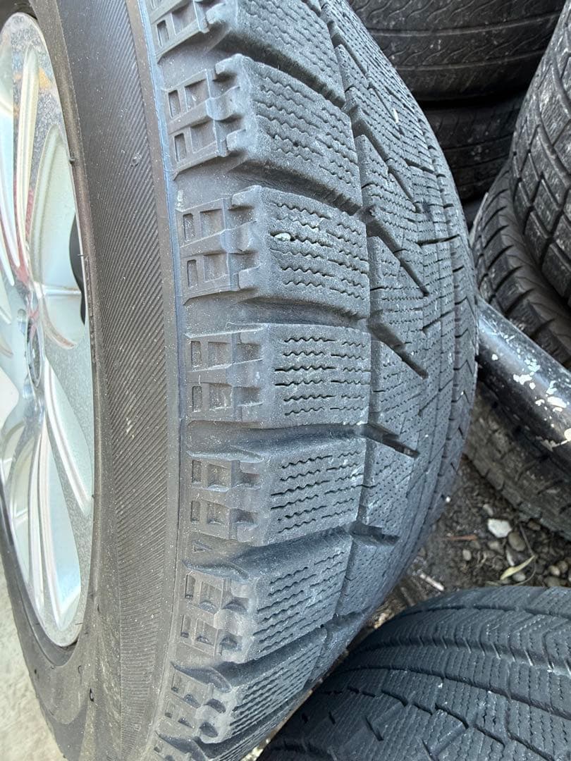 ブリヂストン スタッドレスタイヤ 18インチ235/50R18