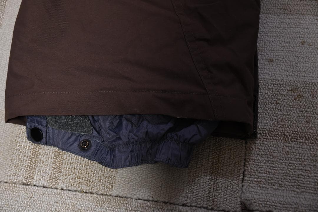 レディース　スノボーウエア上下、保護パット、手袋　（4点）