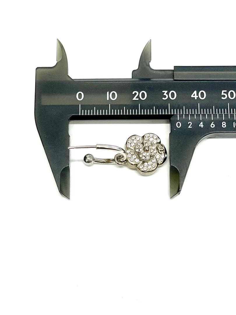 Dayday ok 正規品CHANELカメリア スウィングピアス片方