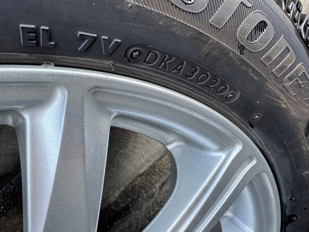 コンパクトカー‼️ブリヂストン‼️16インチ‼️スタッドレスタイヤ‼️2020年製バリ山