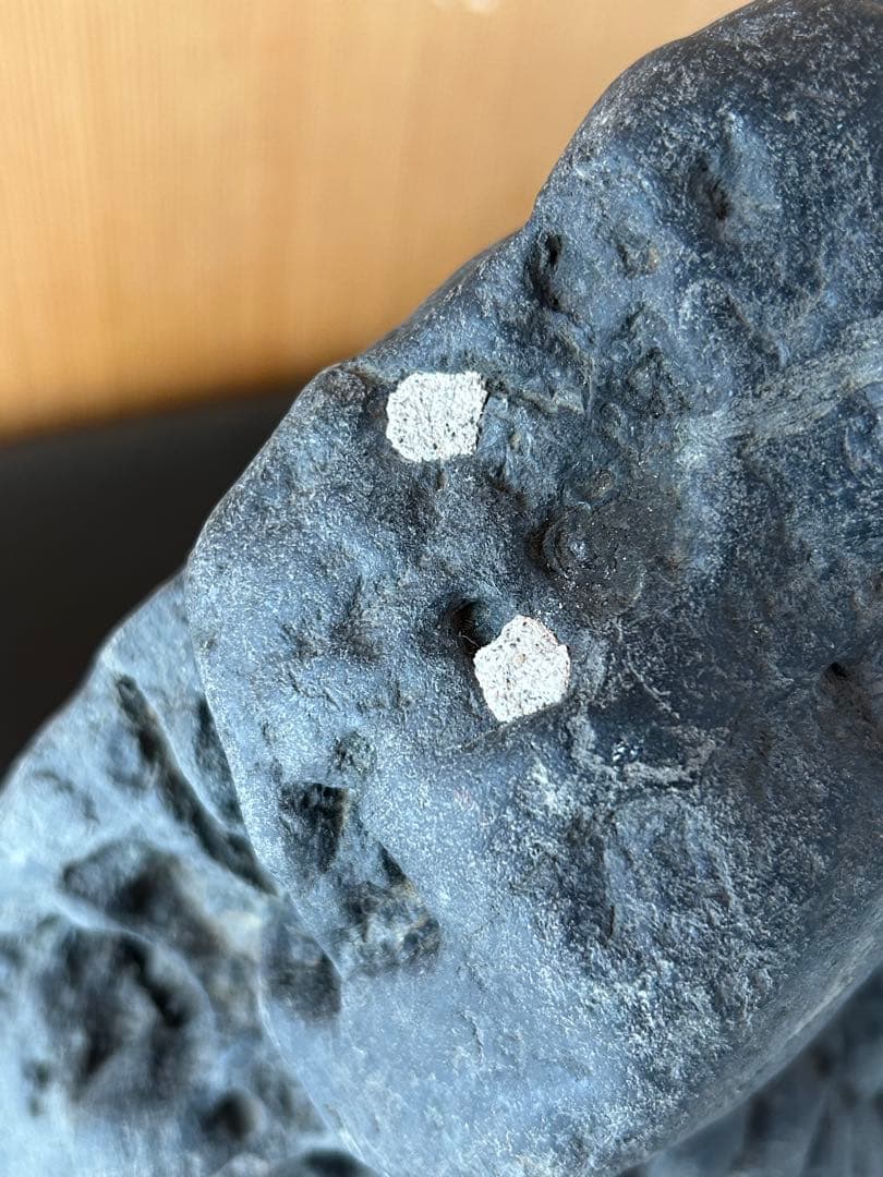 新潟県南魚沼市　水無川産　八海石　うぶ石　今後なかなか出て来ない一石です！