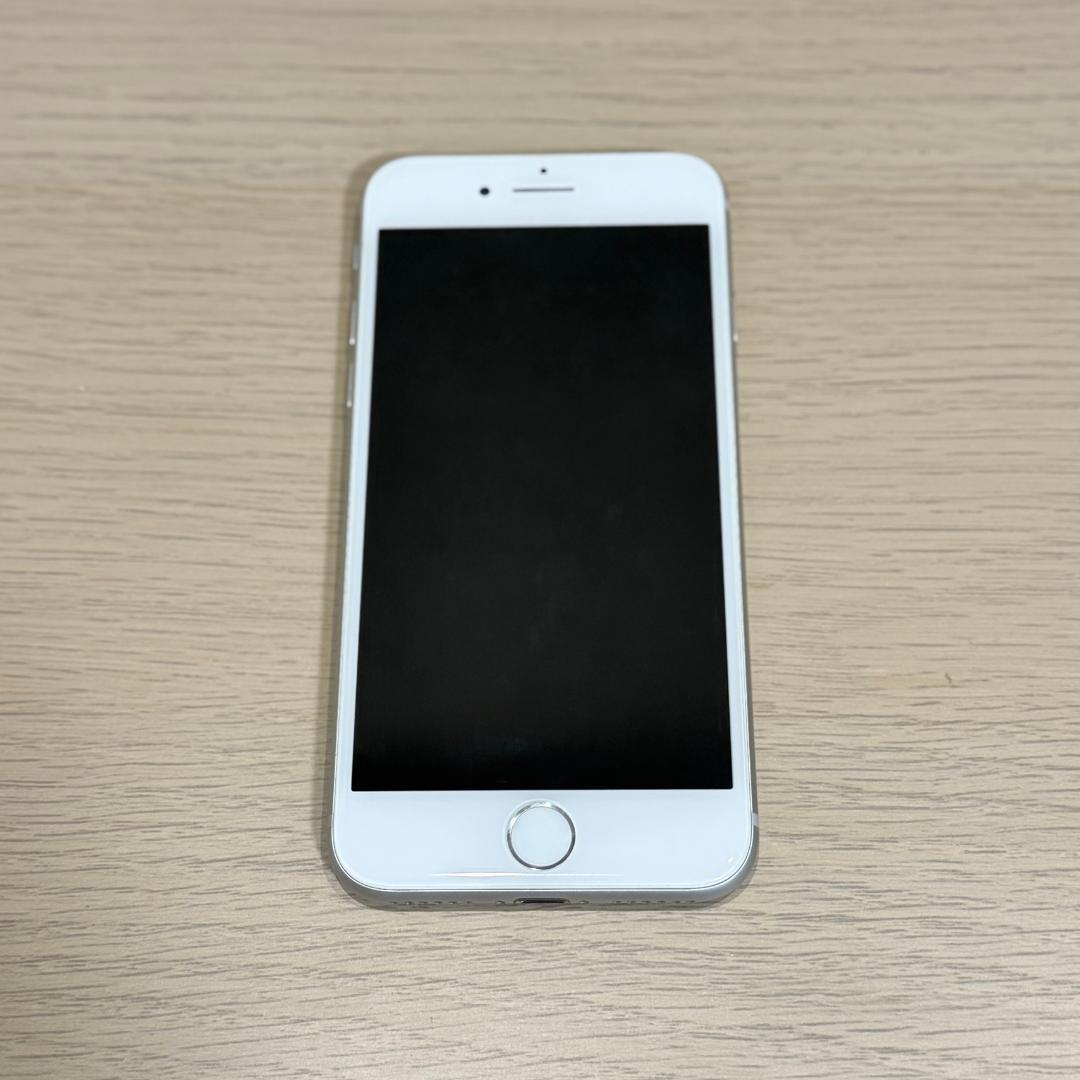 iPhone 8 本体 シルバー 64GB