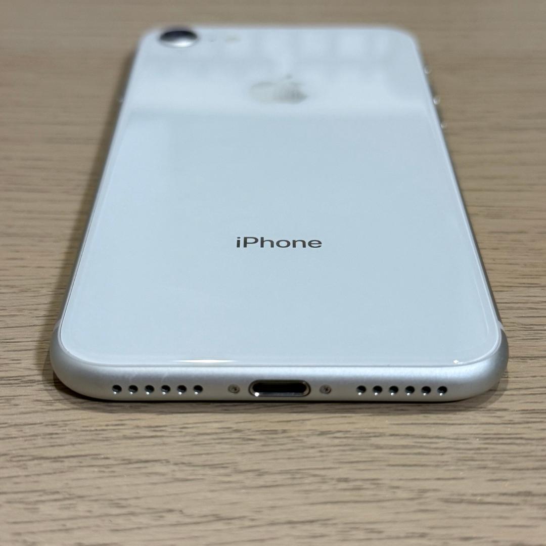 iPhone 8 本体 シルバー 64GB