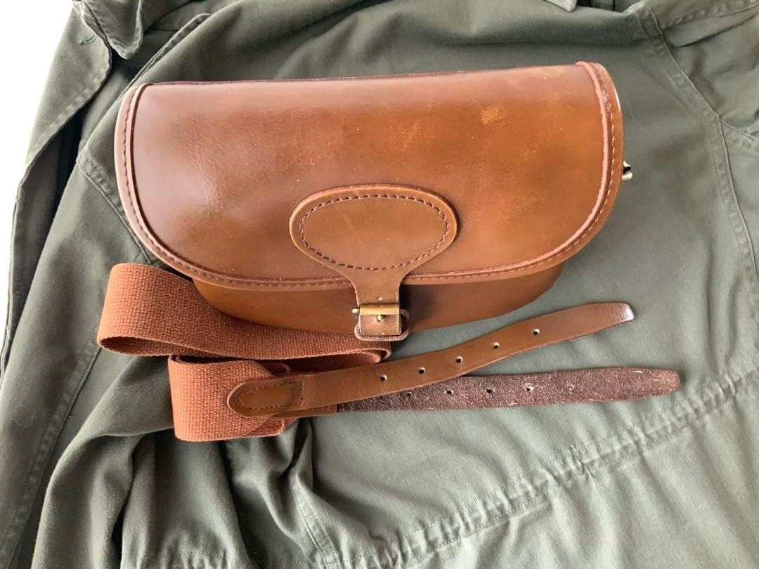 英国ミルナー 社製　本格的な本革カートリッジ(散弾/アモ)ショルダーバッグ