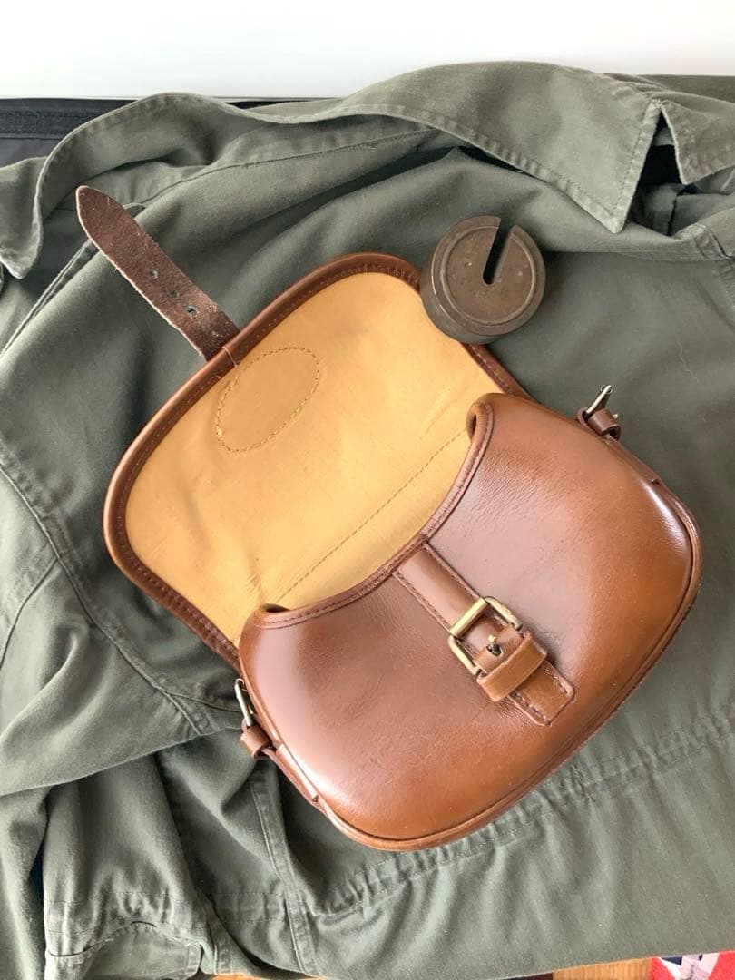 英国ミルナー 社製　本格的な本革カートリッジ(散弾/アモ)ショルダーバッグ