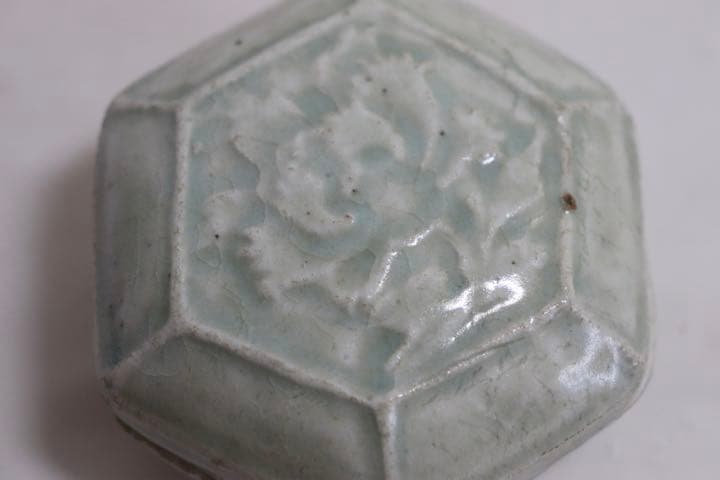 中国　北宋時代影青香合　牡丹紋　木箱付　アンティーク1227