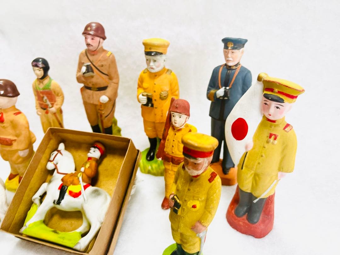 【兵隊さんの土人形（昭和初期・約100年前）】