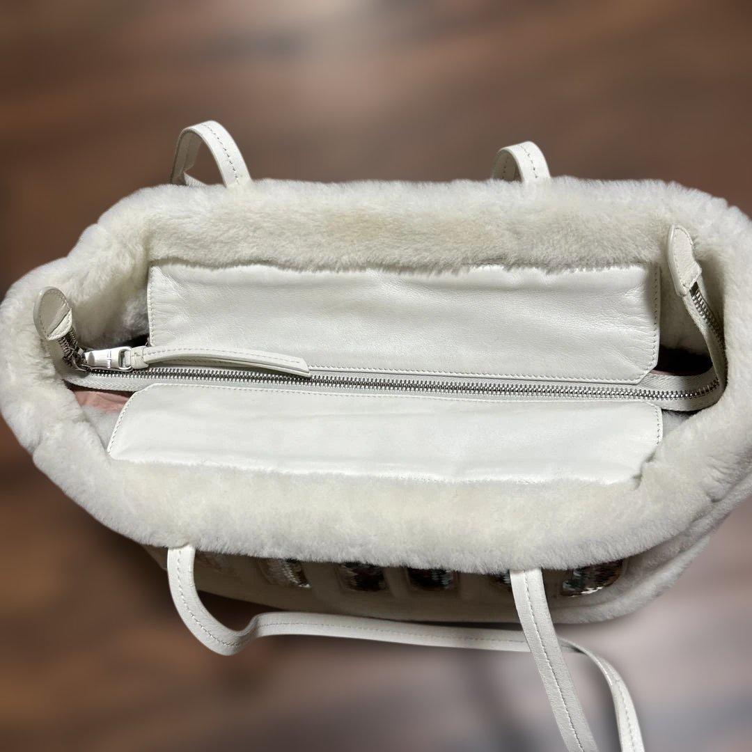 ミュウミュウ　激カワ！白　ファーバッグ！