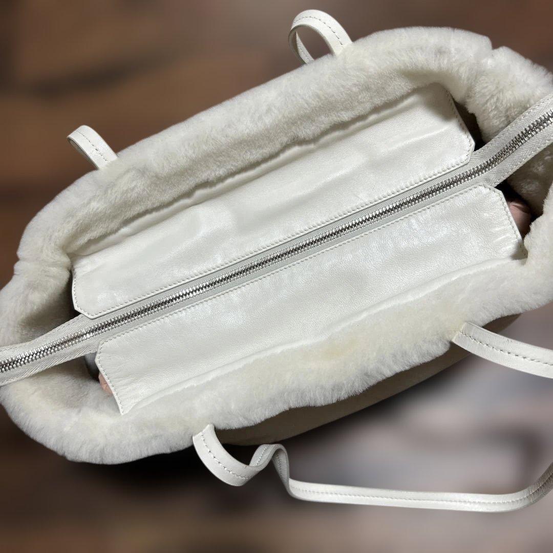 ミュウミュウ　激カワ！白　ファーバッグ！