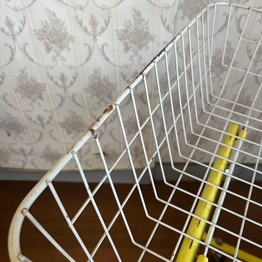 【アンティーク】昭和レトロ 黄色脚 白カゴ キャスター付ワイヤーラック 古道具