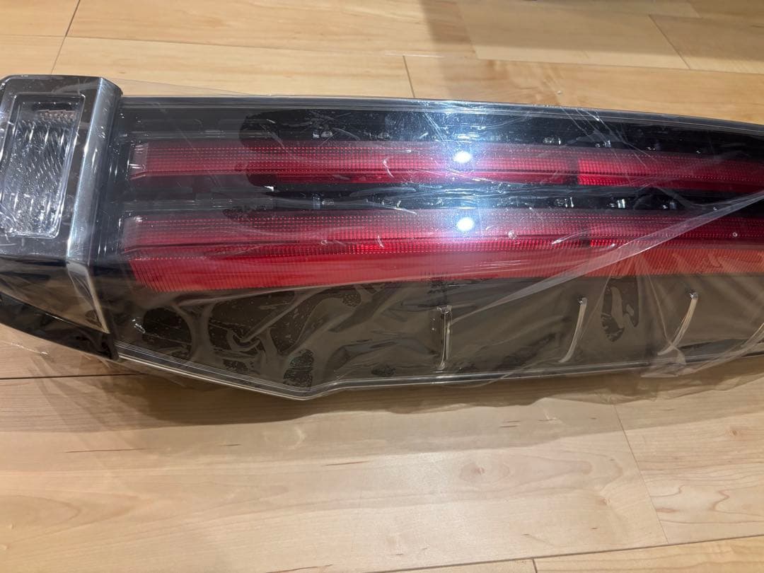 80ノア後期純正テールランプ