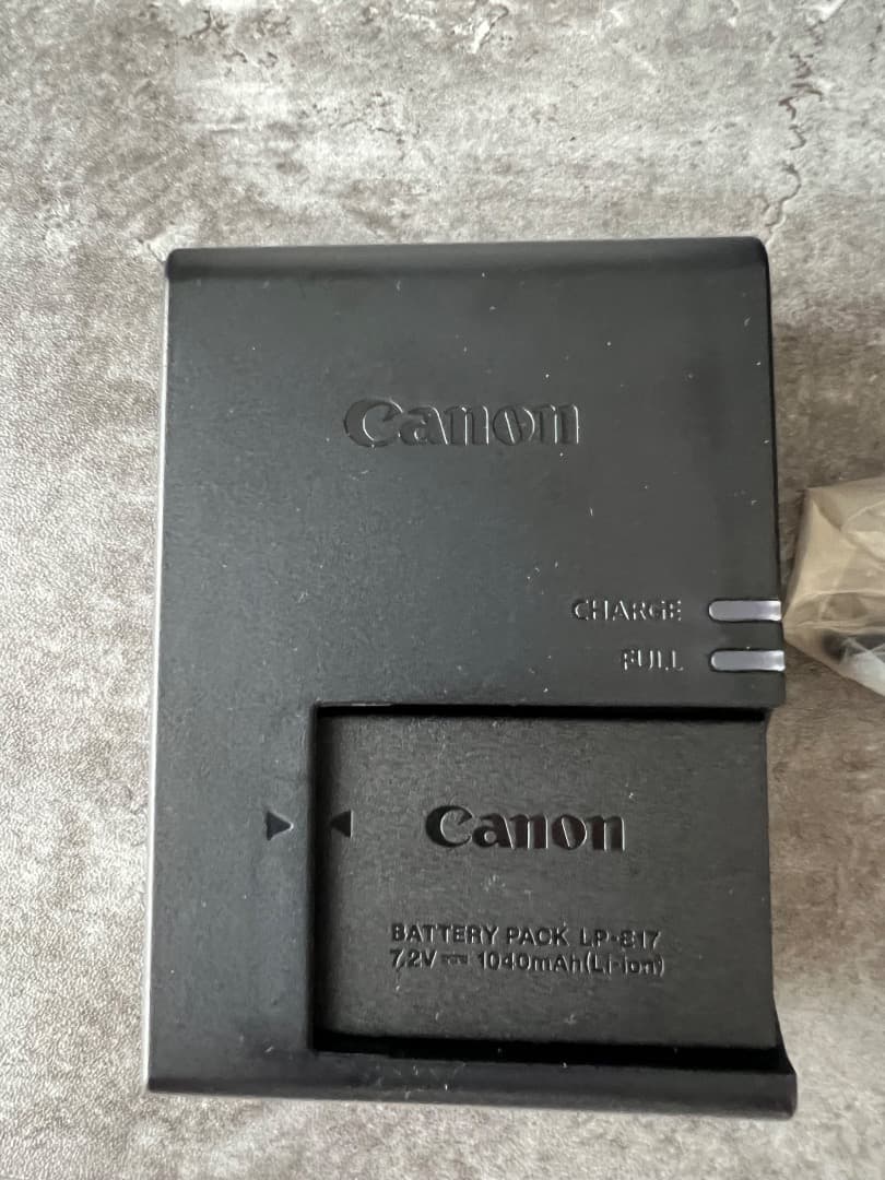 Canon EOS KISS X8i（W）