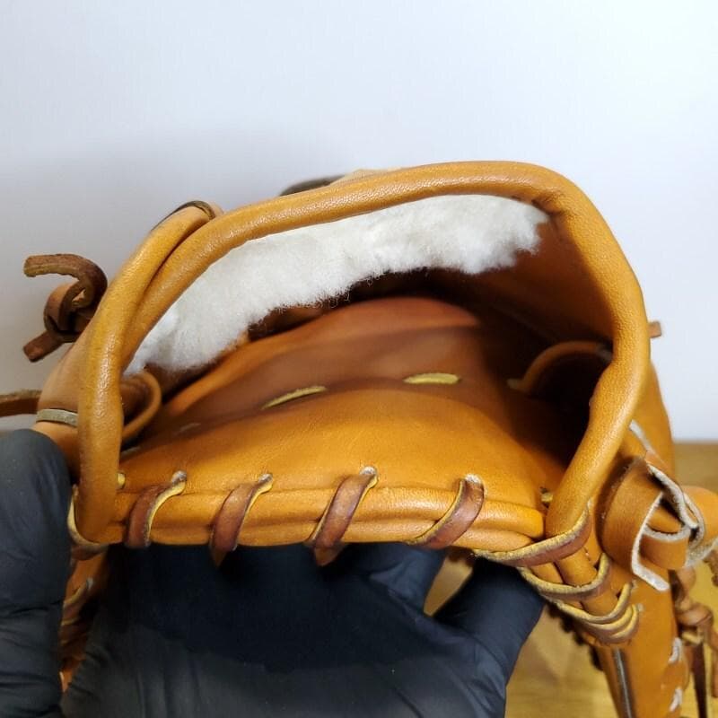 アンダーアーマー 金子千尋モデル 廃盤品 激レア 良品 投手用 硬式グローブ