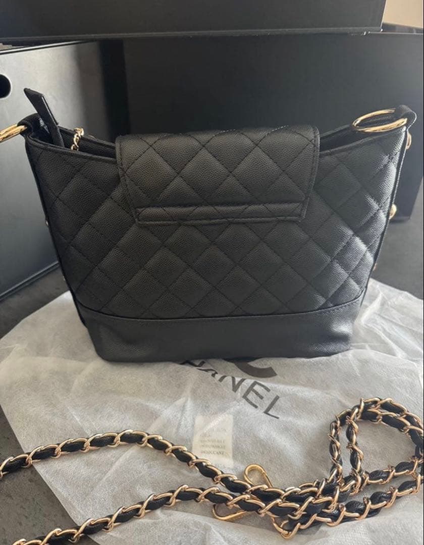 CHANEL ブラック キルティングショルダーバッグ