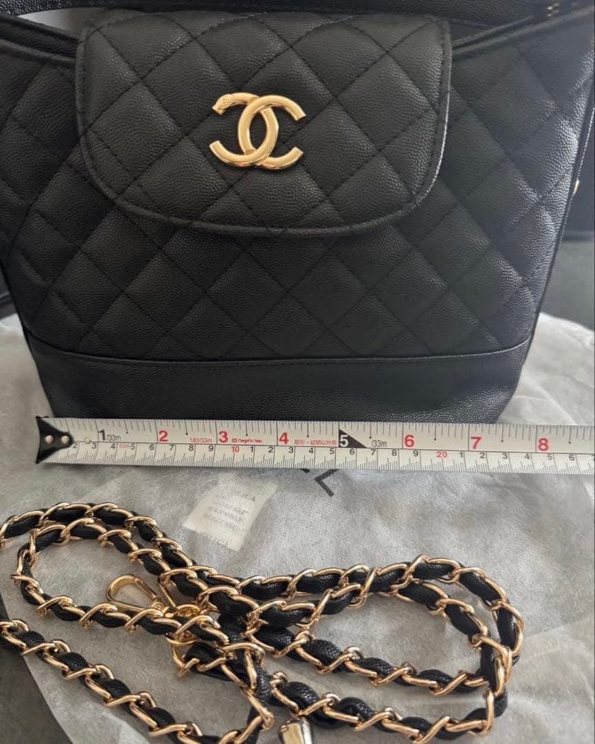 CHANEL ブラック キルティングショルダーバッグ