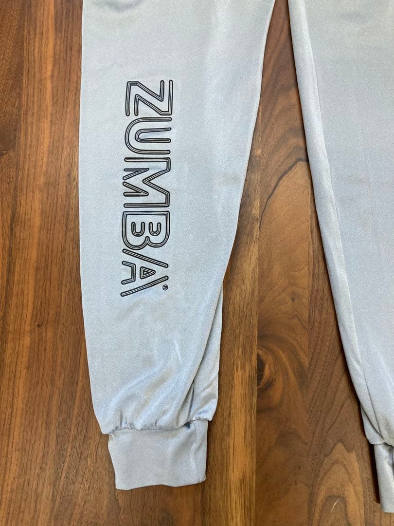 ぷ*ん様 正規品◆ZUMBAズンバ◆薄手シルバーパンツ◆XSサイズ◆中古美品