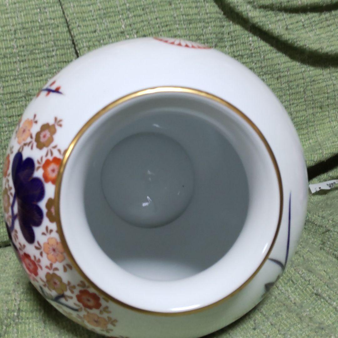 香蘭社花瓶　古伊万里四季木箱入り。楽天では、77.000円で