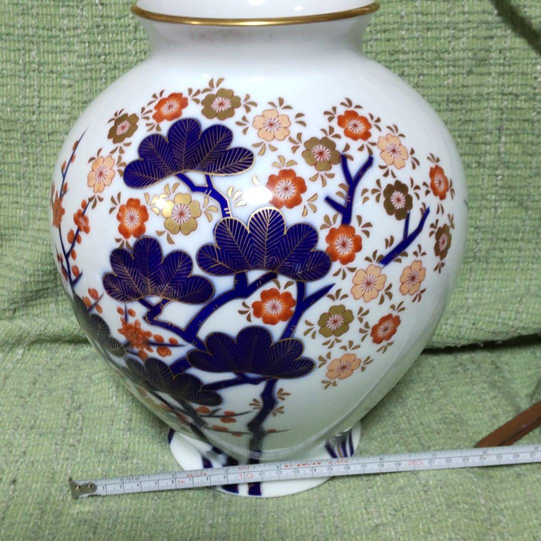 香蘭社花瓶　古伊万里四季木箱入り。楽天では、77.000円で