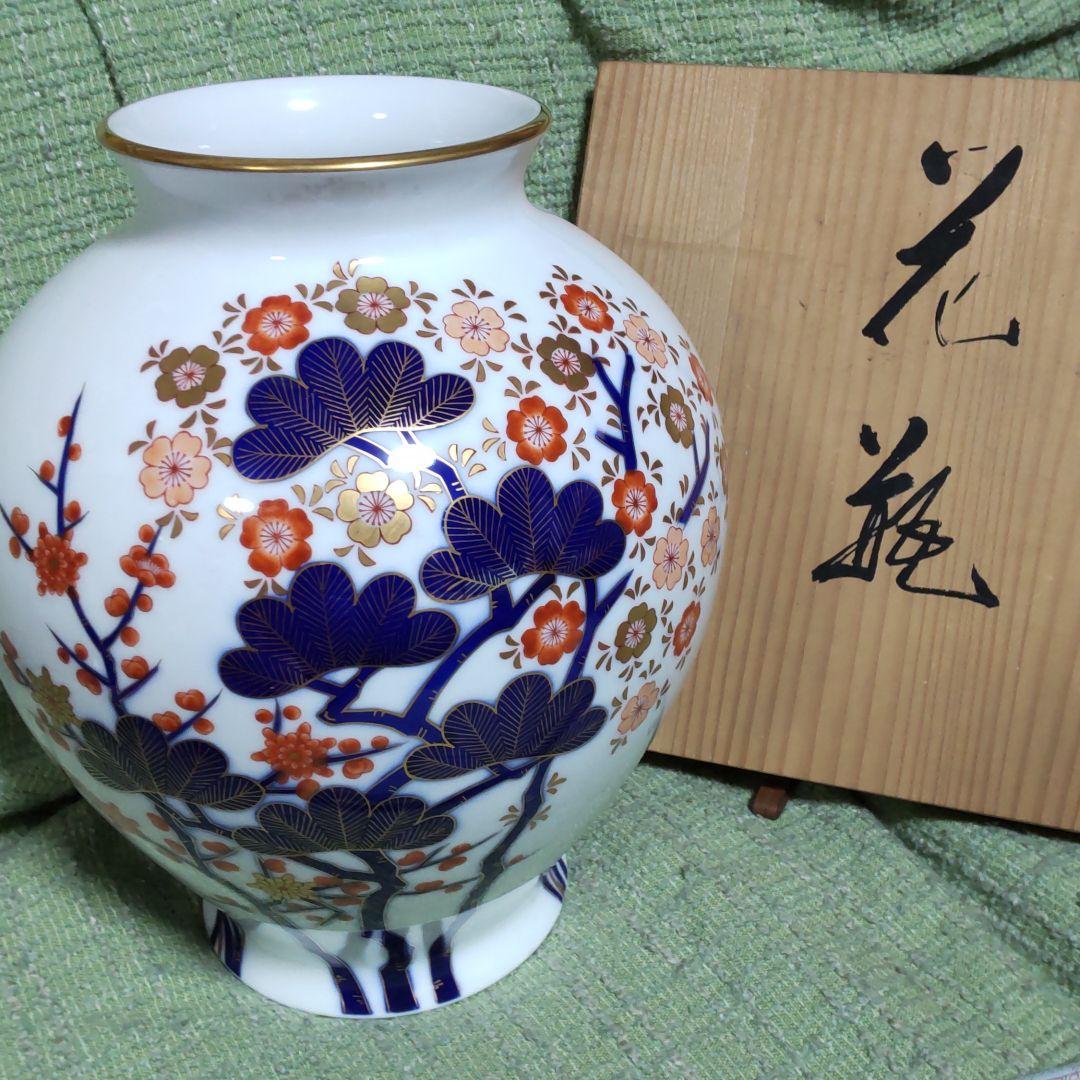 香蘭社花瓶　古伊万里四季木箱入り。楽天では、77.000円で