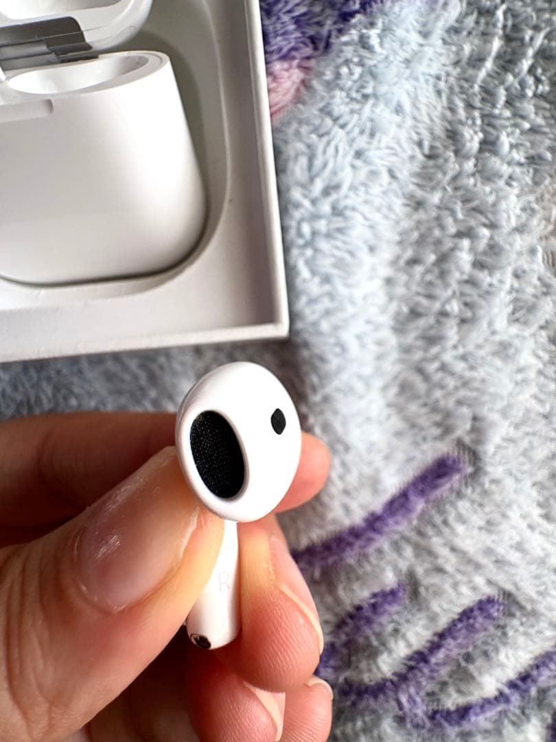 f*s様 AirPods4 ハンギョドンのケース付き