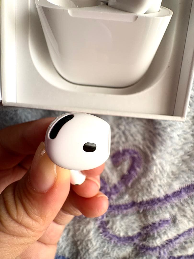 f*s様 AirPods4 ハンギョドンのケース付き