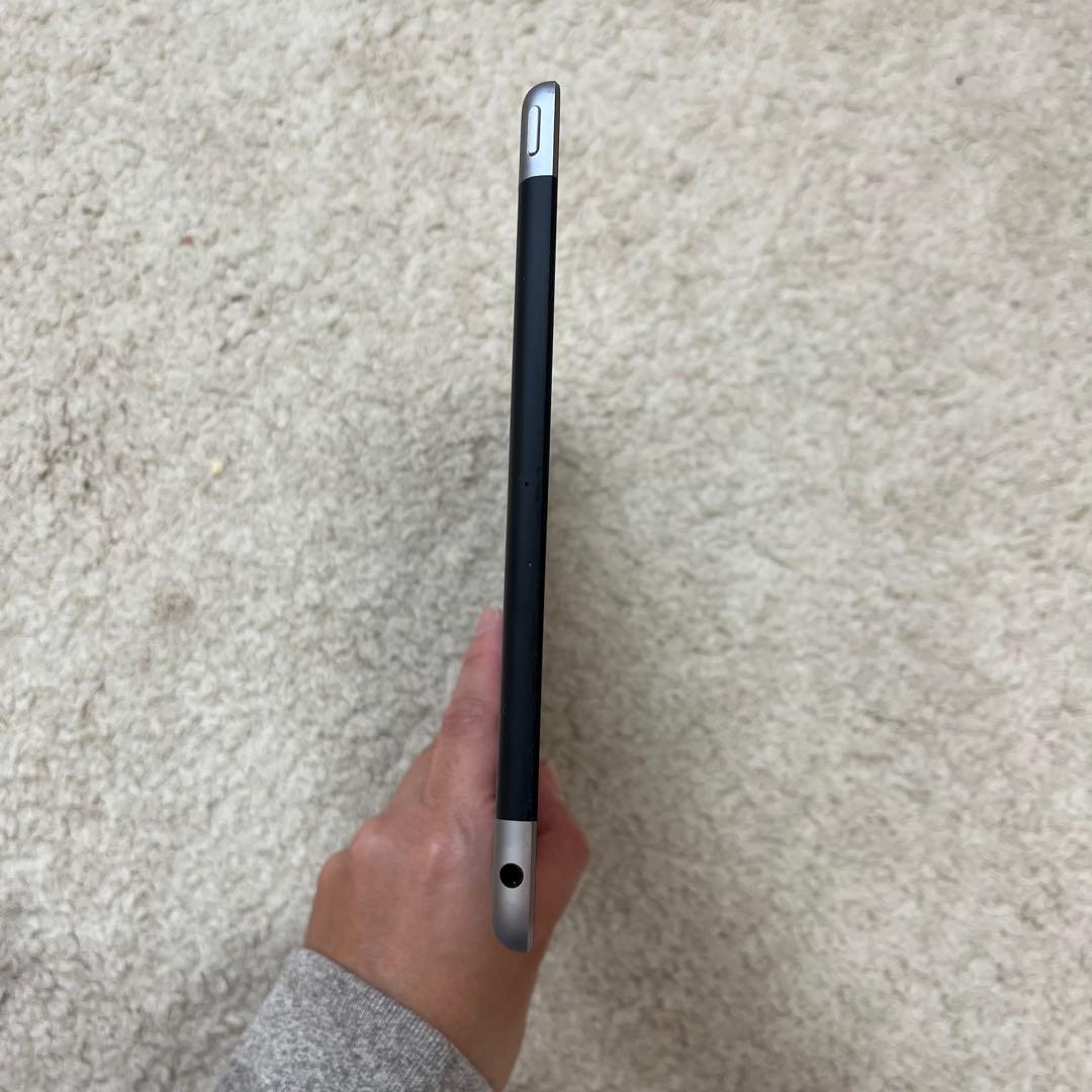iPad 第6世代 32GB Wi-Fiモデル グレイ 動作良好