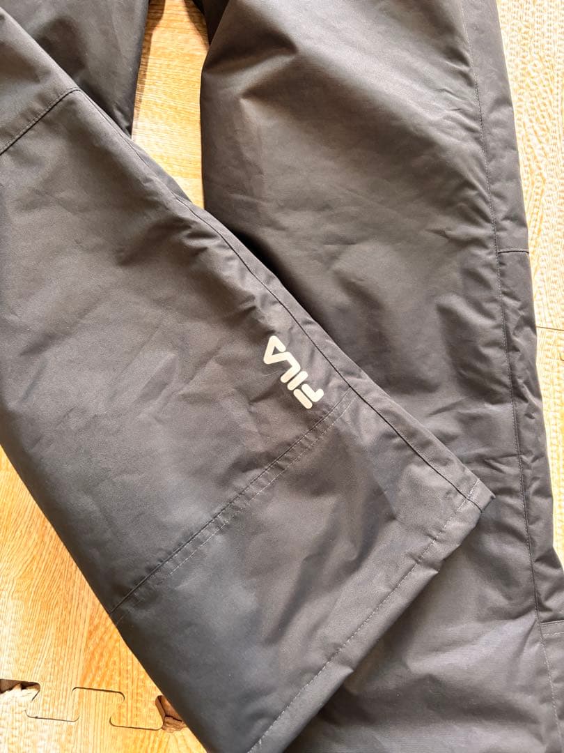 値下げ中！新品、未使用　FILA キッズ　スノーウェア　スキーウェア　上下セット