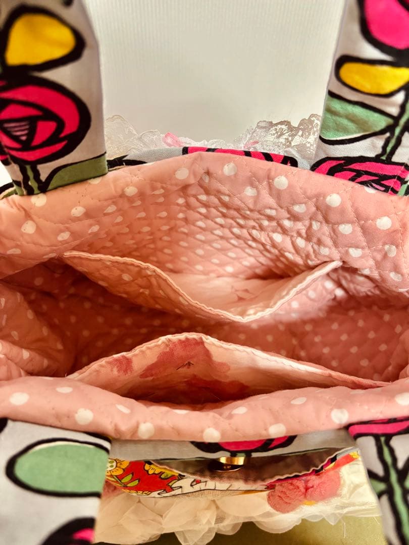 専用ページ❤️コヤンイサムチョン　薔薇柄のピンクフェイクレザーのころりんバッグ