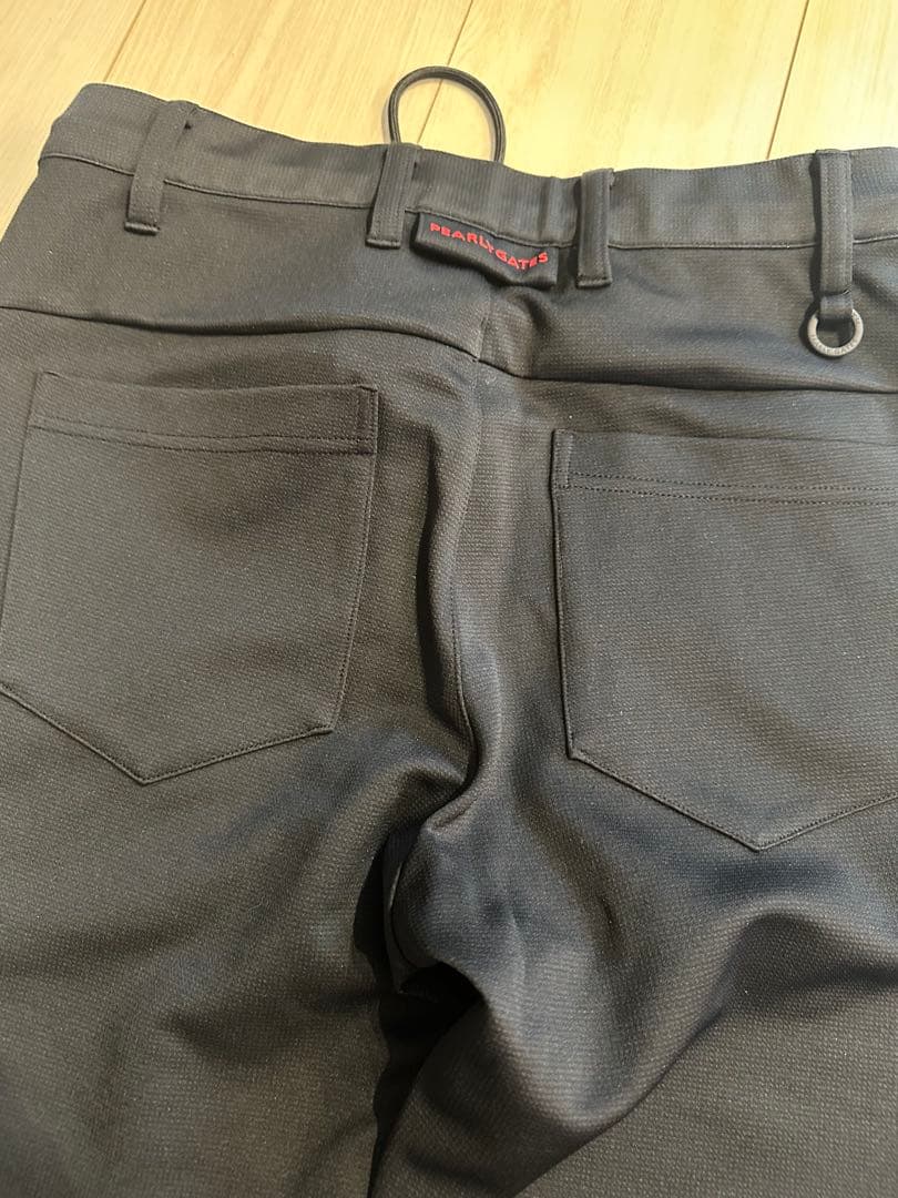 パーリーゲーツ黒のウエスト調整可能なパンツ