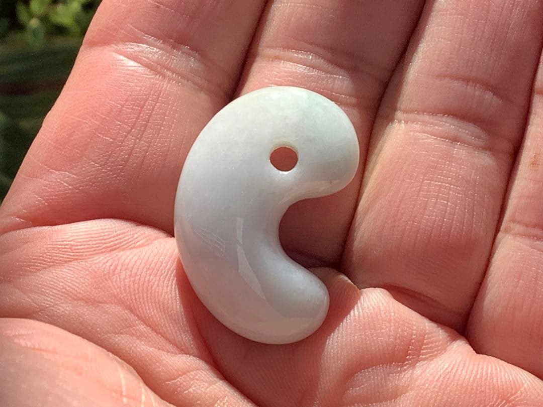 ✳霊神　神からの縁起物　糸魚川翡翠ジェダイト勾玉　本物をお身近に　機械鑑定鑑別付