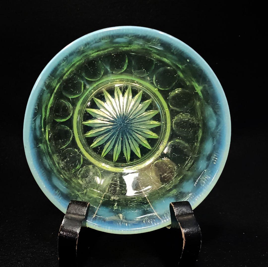 【希少】ウランガラス　乳白色　ガラスボウル　3枚　明治ガラス　大正ガラス