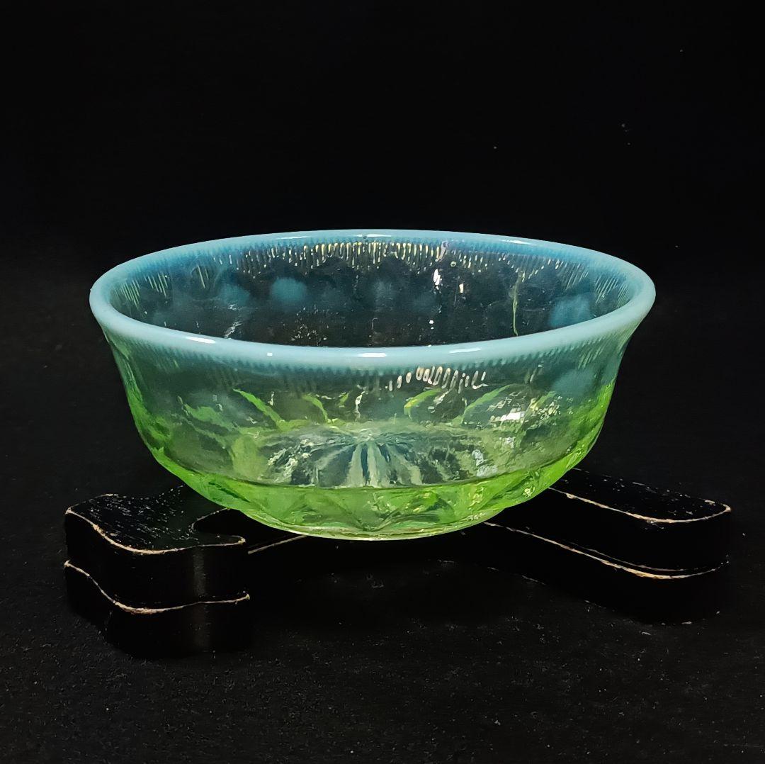 【希少】ウランガラス　乳白色　ガラスボウル　3枚　明治ガラス　大正ガラス