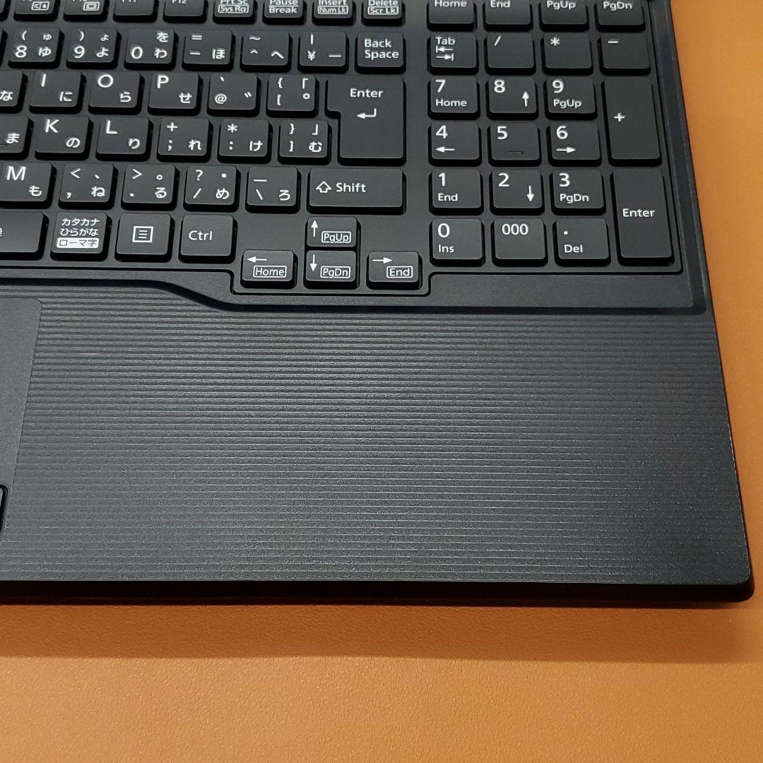 【商品番号1869】富士通　15.6型ノートパソコン　2022年製